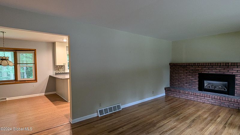 4th image of 1 Woodcrest Drive