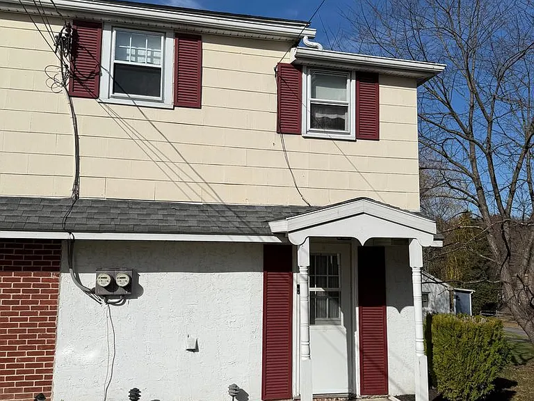 815 Grosstown Rd — Photo 1