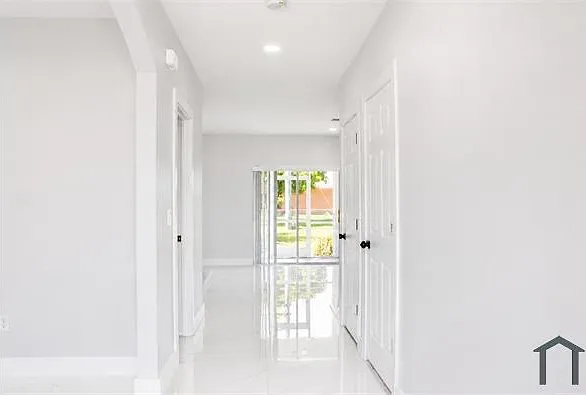 509 SW 27th Ter — Photo 26