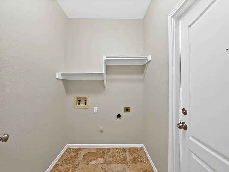 5708 McKinley Ln — Photo 33