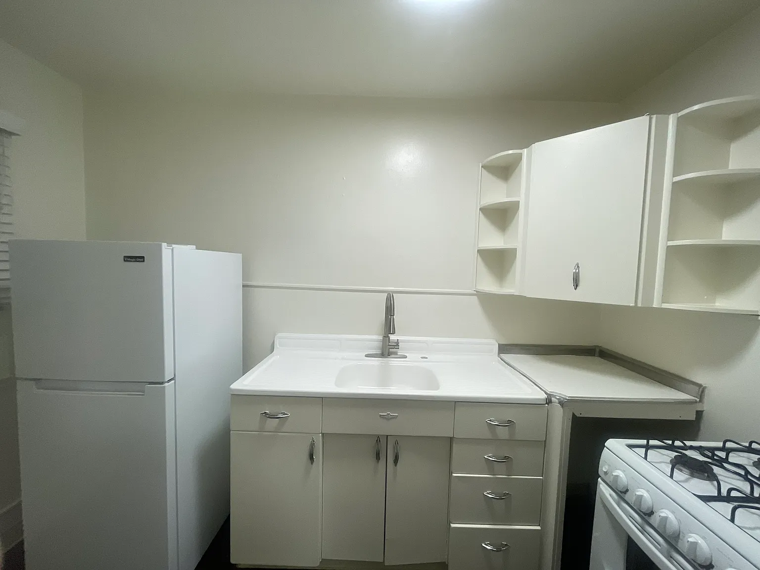 Studio, $2,300 — Photo 2