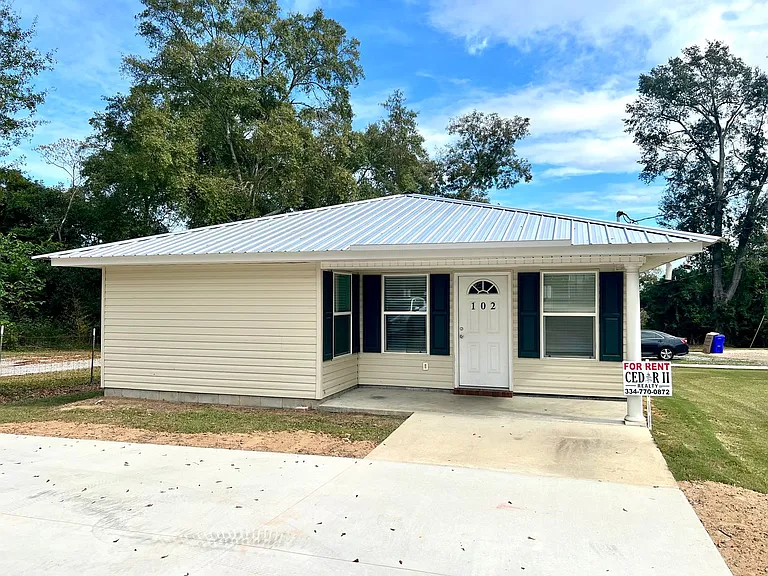 102 Dunn Cir — Photo 1