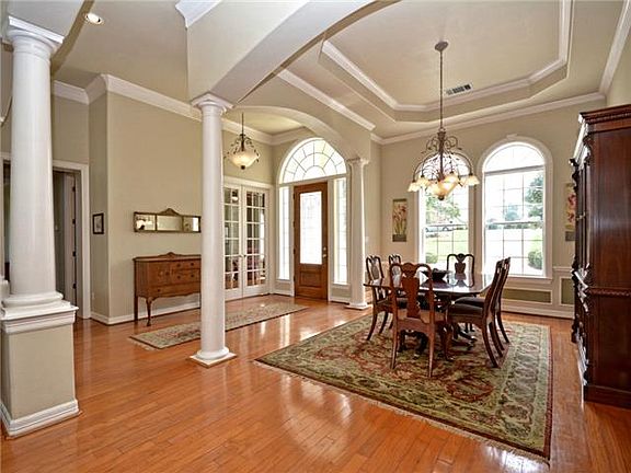 5th image of 132 Riverwalk Ln