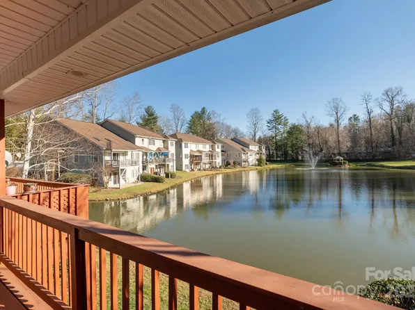 22 Grist Mill Dr, Hendersonville, NC 28739