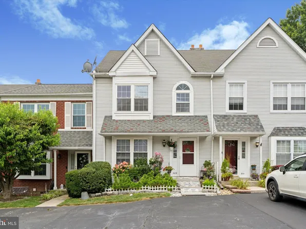 509 Carousel Cir, Norristown, PA 19403