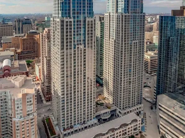 761 Bay St #610, Toronto, ON M5G 2R2