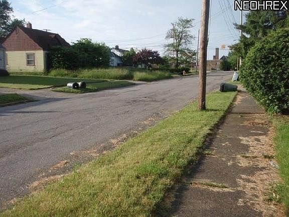 2nd image of 3308 Hillman St