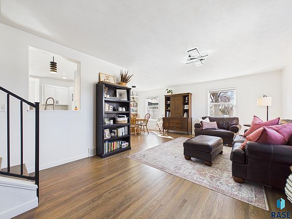 4th image of 1608 S Willow Ave