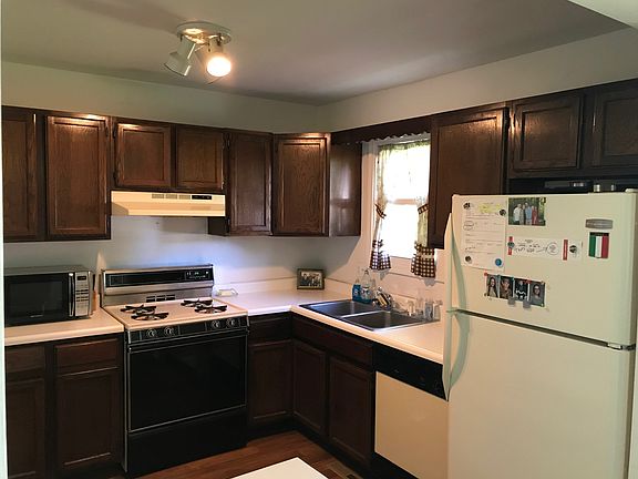 4th image of 1031-1033 Ward Ave