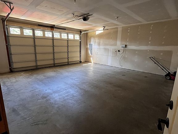 5th image of 251 W Berry Ridge Rd