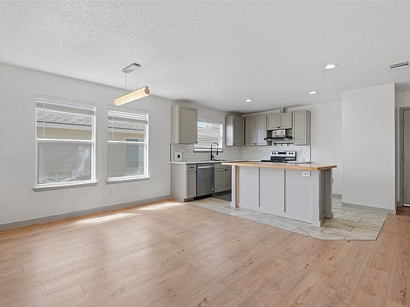 5th image of 1209 Ash St
