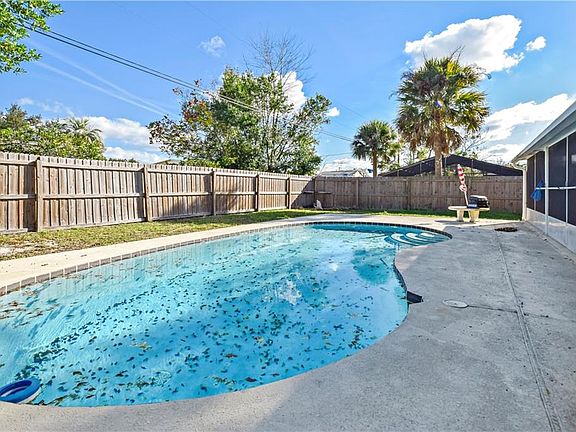 4th image of 1417 E Lombardy Dr