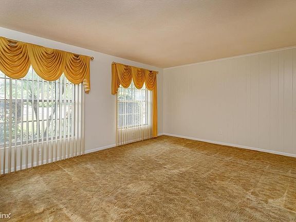 5th image of 72 W Orange St