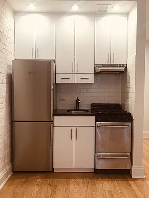 Rented by Metropolis Real Estate of Manhattan | media 25