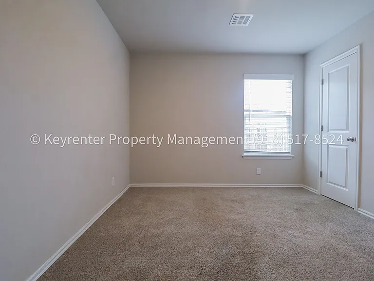 1308 Sunstone St — Photo 16