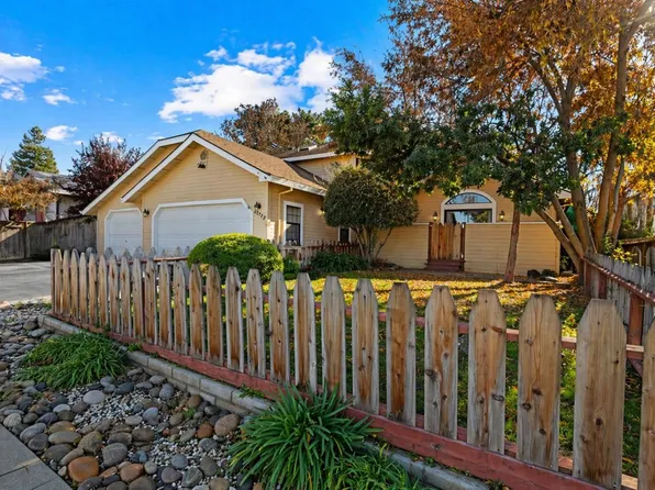 1511 Las Brisas Dr, Hollister, CA 95023