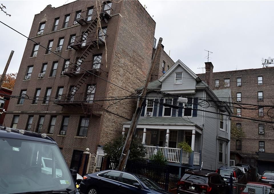 1st image of 2714 Creston Ave
