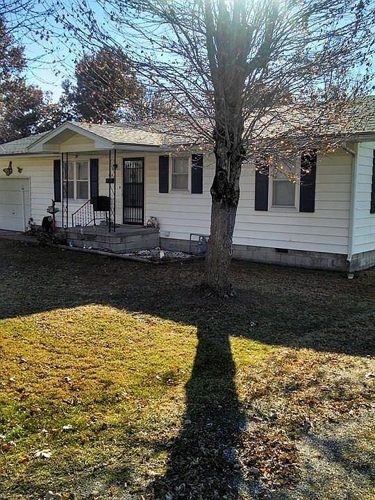 2nd image of 904 W Pine St