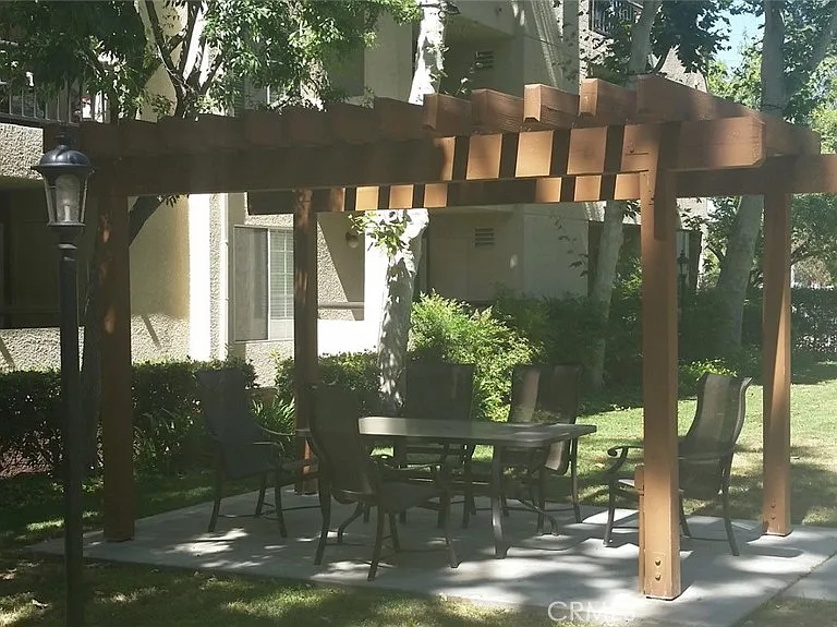 21550 Burbank Blvd #208 — Photo 26