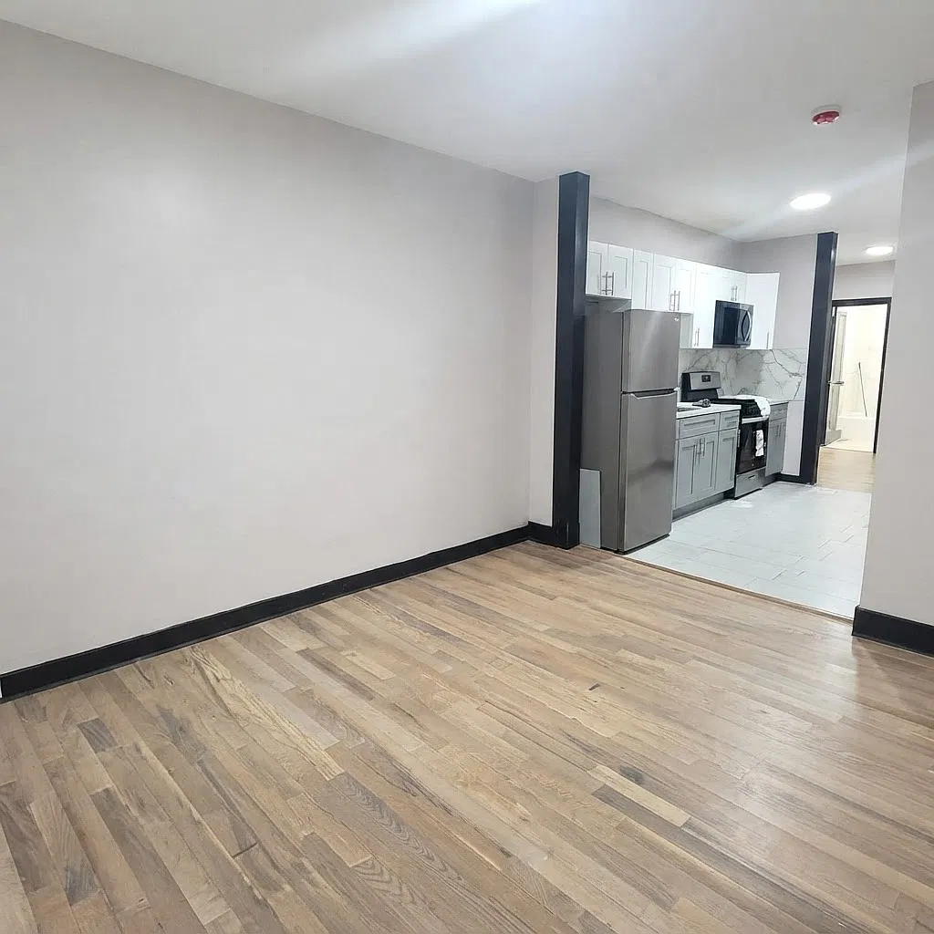 3 bed, 1100 sqft, $1,700 — Photo 2