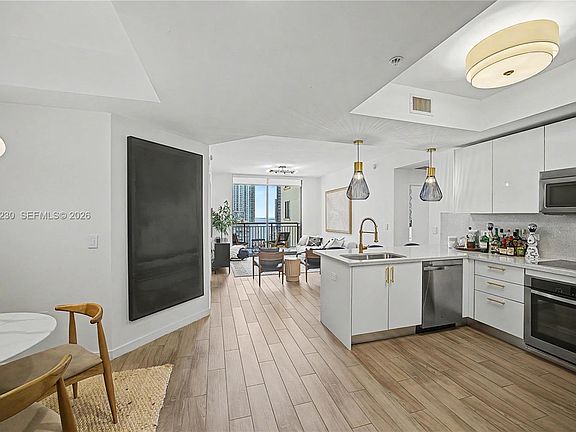2nd image of 999 SW 1st Ave APT 2407