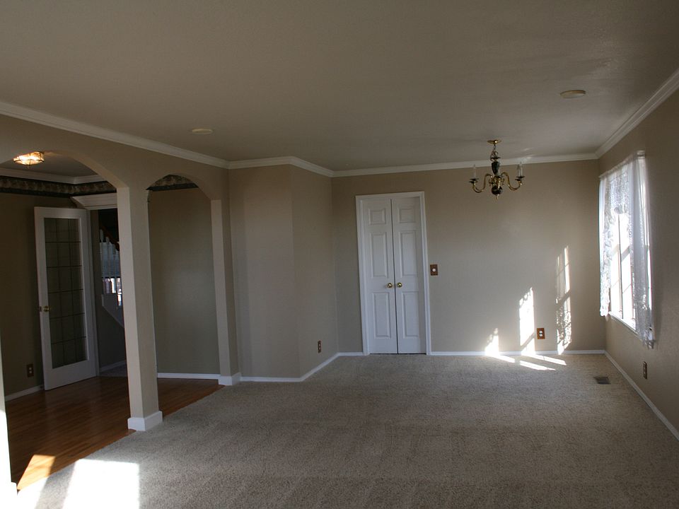 Living area & Dining 1