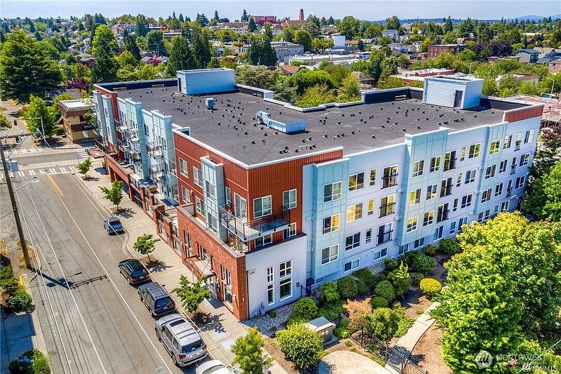 3rd image of 424 N 85th Street #406