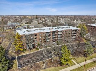300 E Dundee Rd APT 310, Buffalo Grove, IL 60089