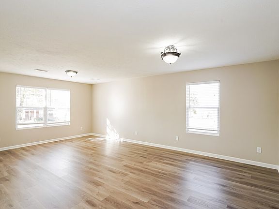 4th image of 2845 Meadow Gln