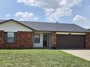 124 E Woodbury Rd, Ponca City, OK 74601