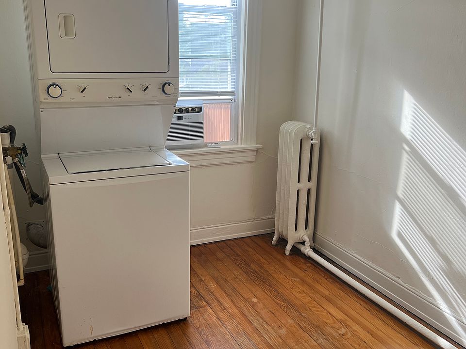 1st image of 3025 Ellwood Ave APT C