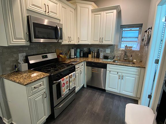 5th image of 1026 N Paulina St APT 2R