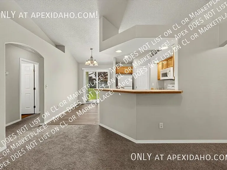 3851 N Lezana Ave — Photo 10