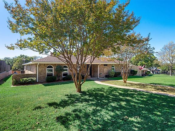 2nd image of 207 Lakehill Dr