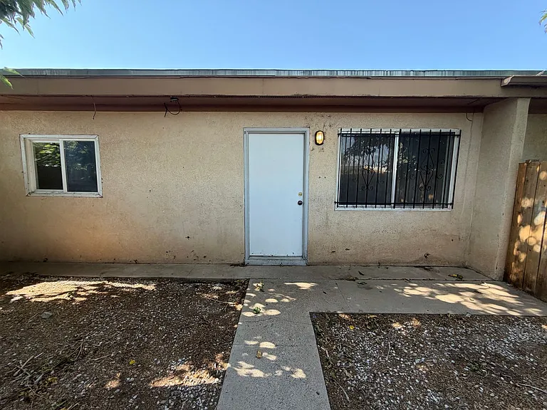 1033-1037 Alvarado Dr SE — Photo 16