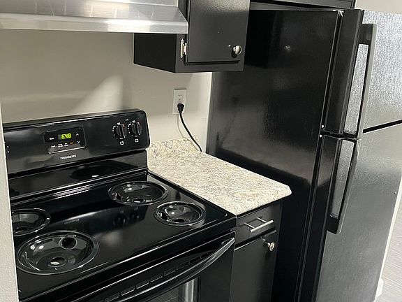 5th image of 1091 NW Washington Blvd #19