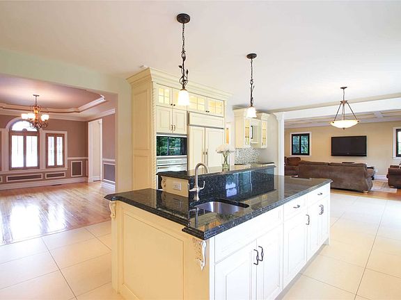 4th image of 54 Saddle Ln