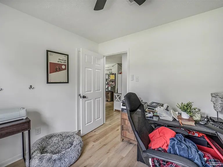 221 N Baron St — Photo 16