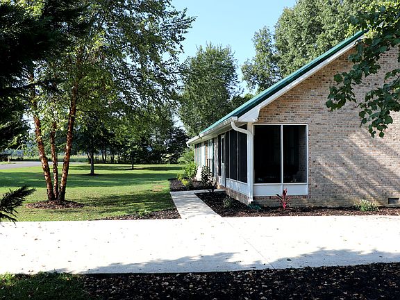 Front view - Driveway side