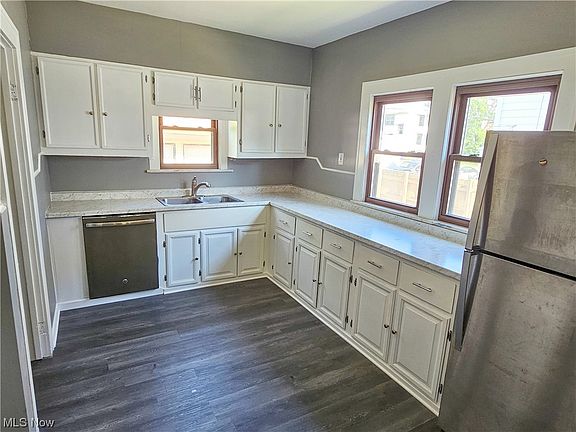 5th image of 3327 W 127th St
