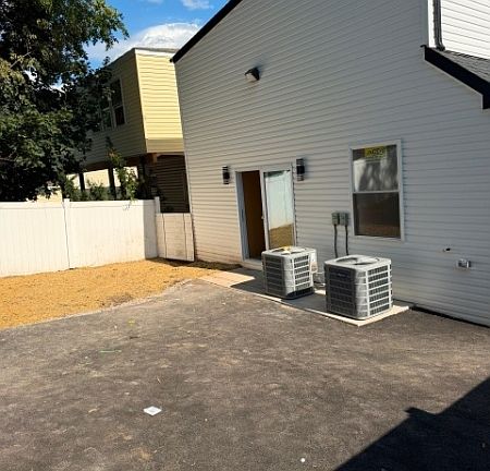 2nd image of 415 E 4Th Ave