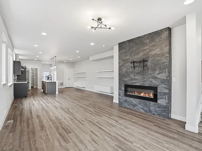 1518 N Newton St — Photo 8