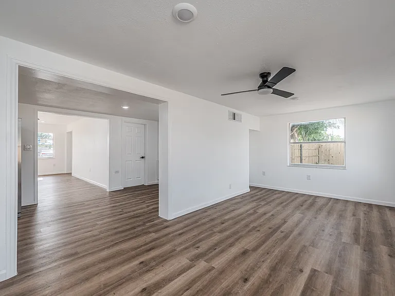 1811 Rhoades Ter — Photo 16