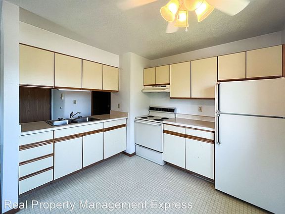 2nd image of 425 S Thompson Ave #11621095