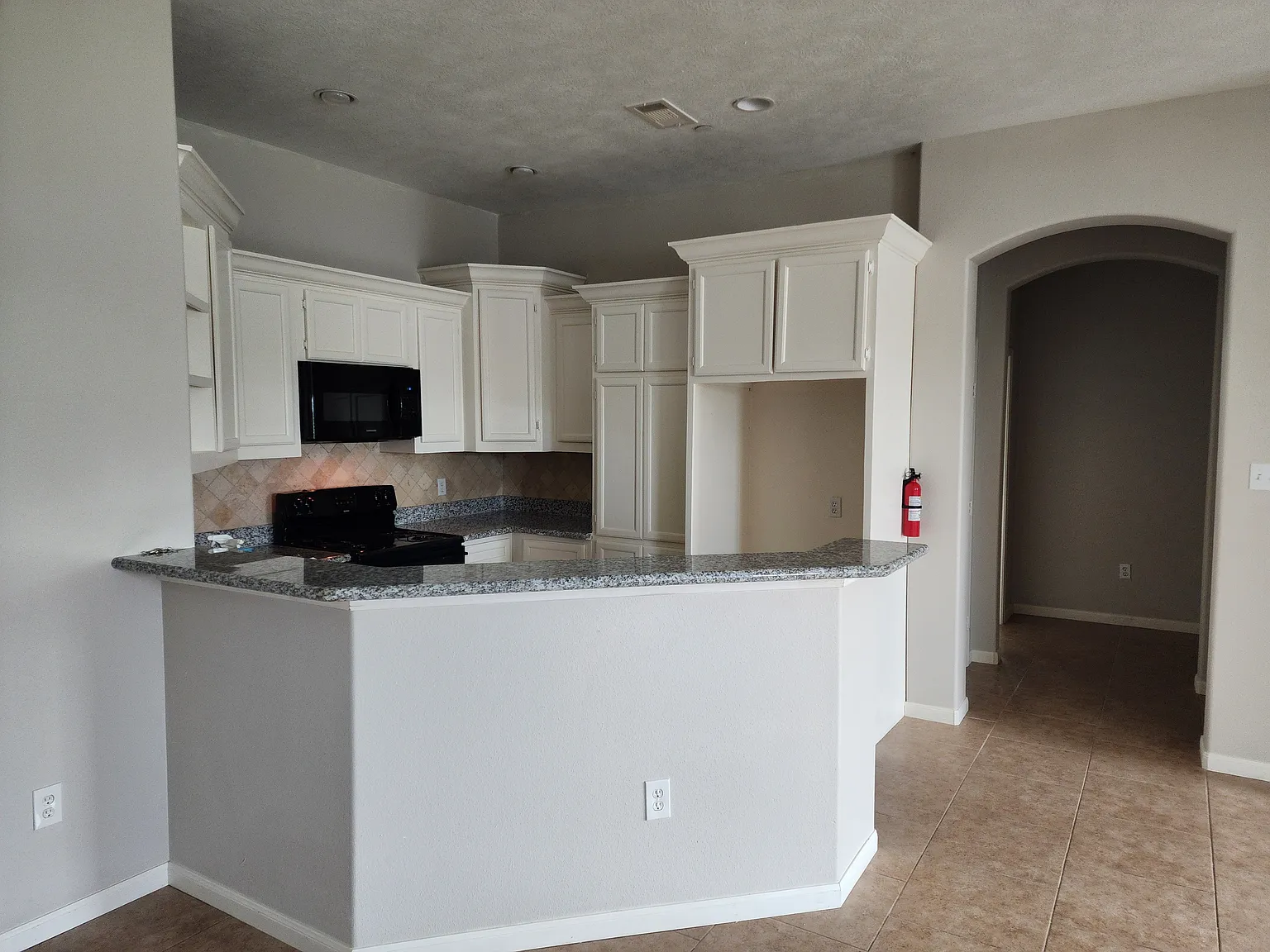 3 bed, 1400 sqft, $1,700 — Photo 4