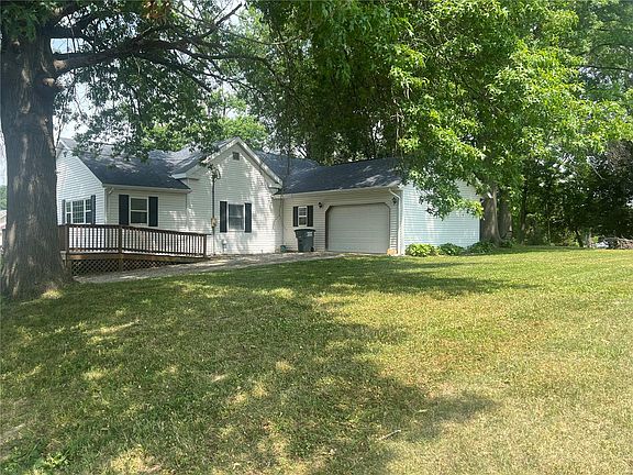 4th image of 304 E Hoehn St