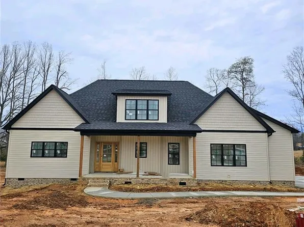 7714 Dovefield Dr, Stokesdale, NC 27357