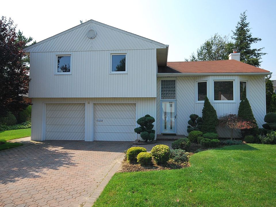 1st image of 8 Ursula Dr