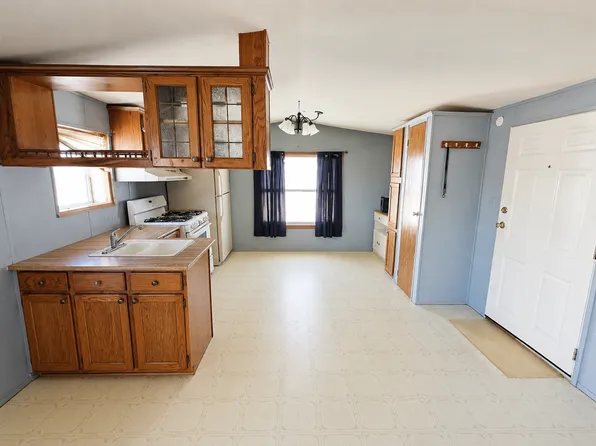 546 Selkirk Dr, Mount Morris, MI 48458