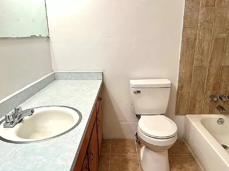 2226 Formosa Cir — Photo 7